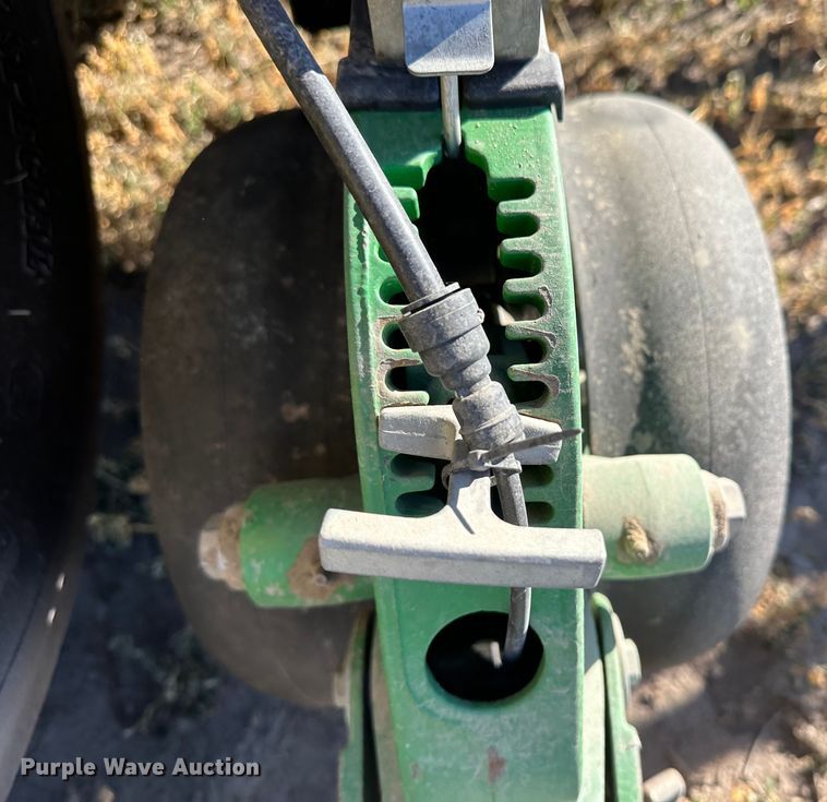 image for item DH1768 2013 John Deere 1770NT  no-till planter