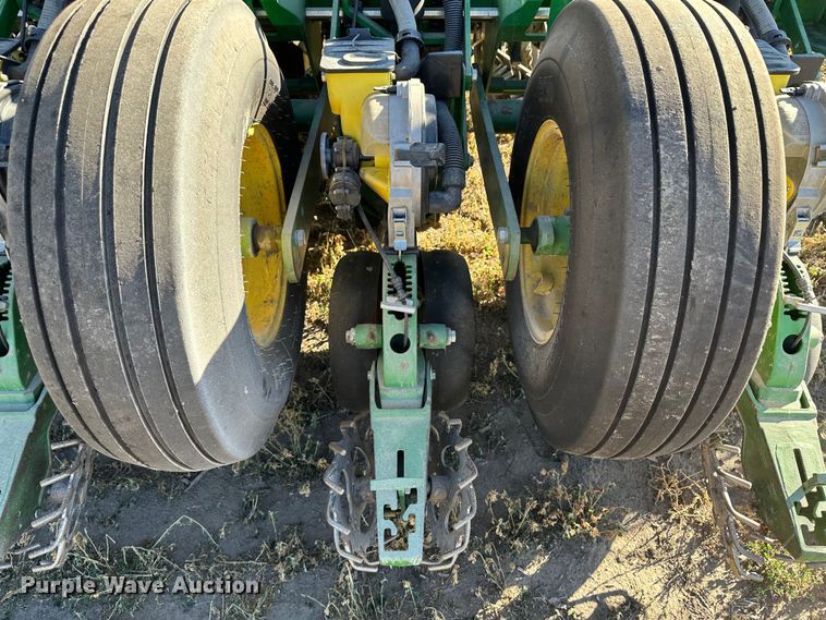 image for item DH1768 2013 John Deere 1770NT  no-till planter