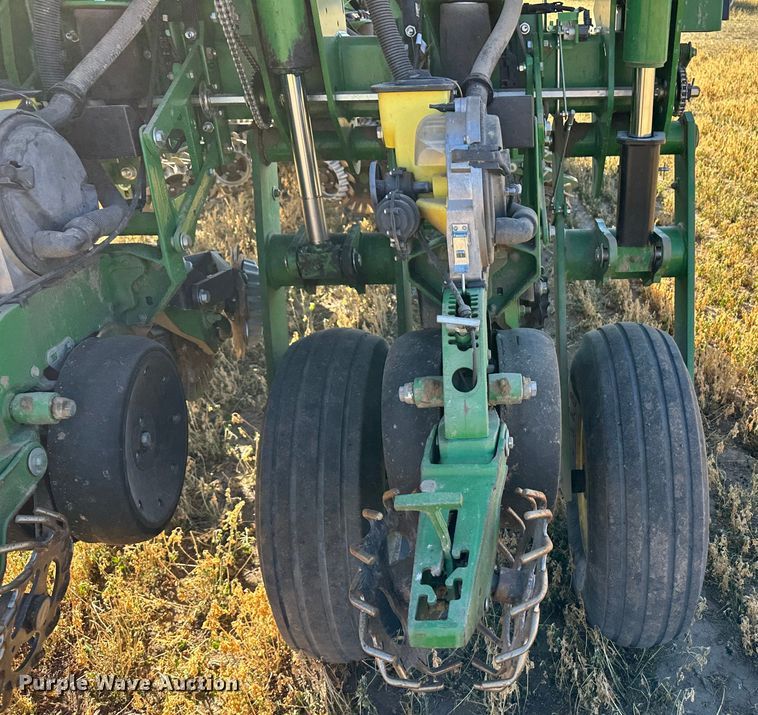 image for item DH1768 2013 John Deere 1770NT  no-till planter