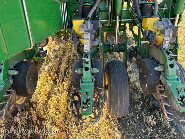 image for item DH1768 2013 John Deere 1770NT  no-till planter