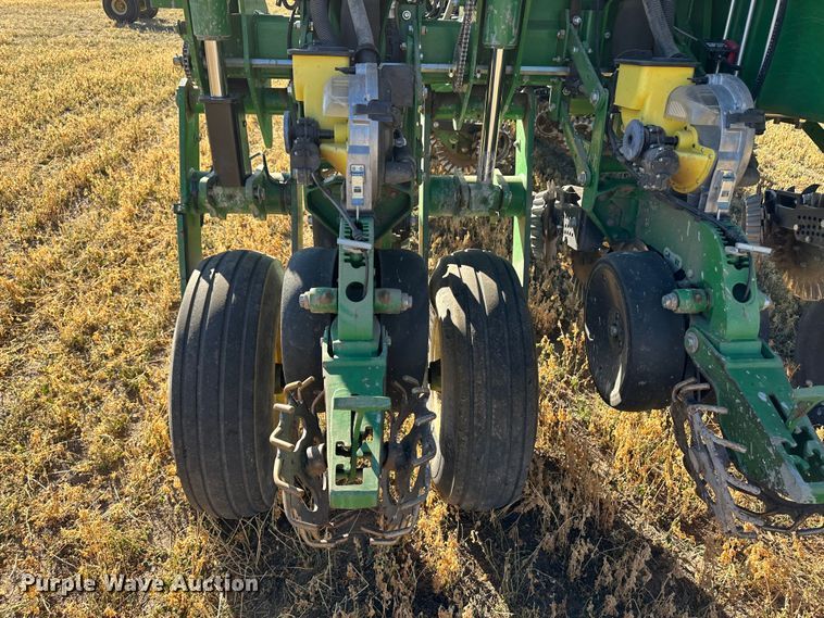 image for item DH1768 2013 John Deere 1770NT  no-till planter