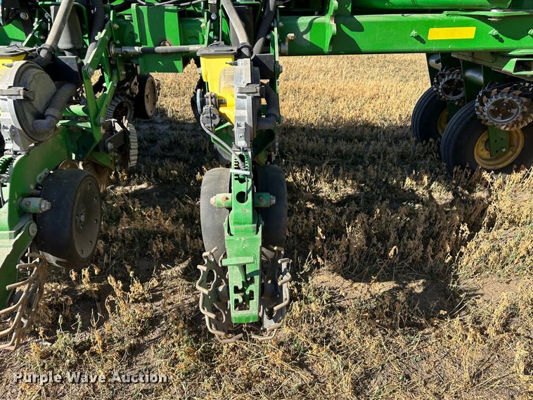 image for item DH1768 2013 John Deere 1770NT  no-till planter