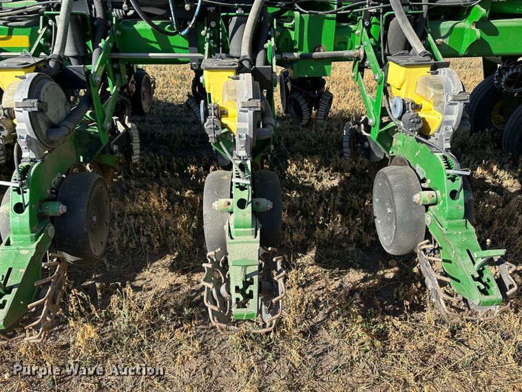 image for item DH1768 2013 John Deere 1770NT  no-till planter