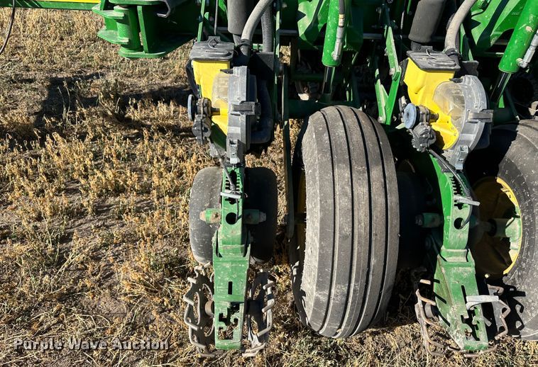 image for item DH1768 2013 John Deere 1770NT  no-till planter