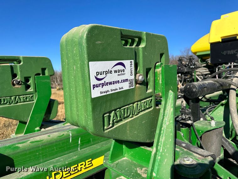 image for item DH1768 2013 John Deere 1770NT  no-till planter