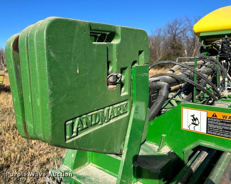 image for item DH1768 2013 John Deere 1770NT  no-till planter