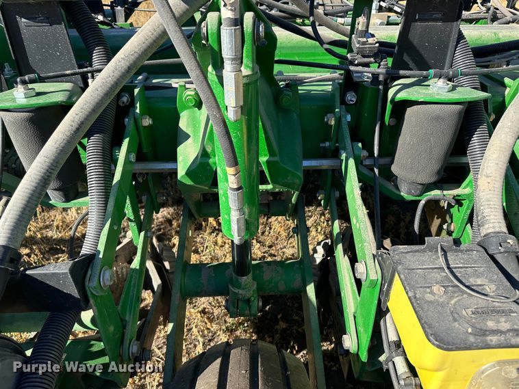 image for item DH1768 2013 John Deere 1770NT  no-till planter