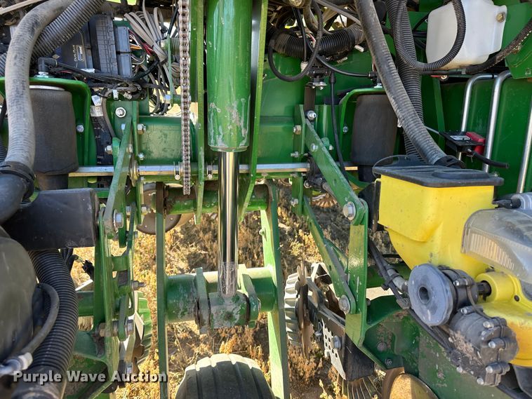 image for item DH1768 2013 John Deere 1770NT  no-till planter