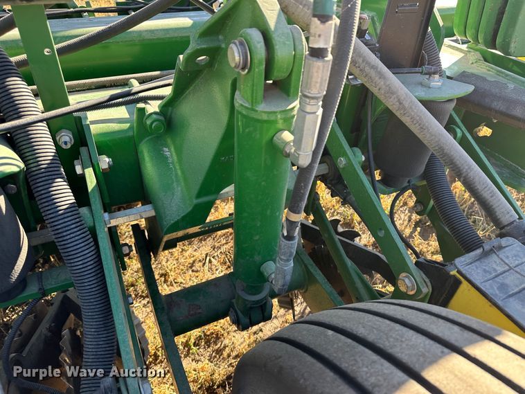 image for item DH1768 2013 John Deere 1770NT  no-till planter