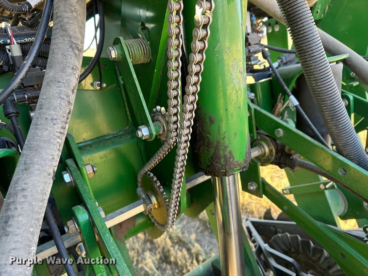 image for item DH1768 2013 John Deere 1770NT  no-till planter