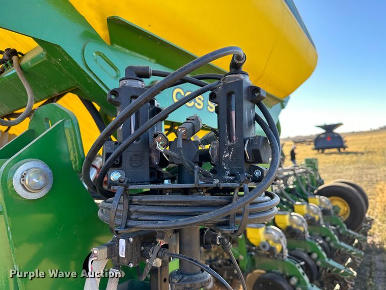 image for item DH1768 2013 John Deere 1770NT  no-till planter