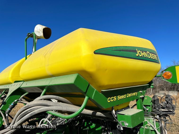 image for item DH1768 2013 John Deere 1770NT  no-till planter