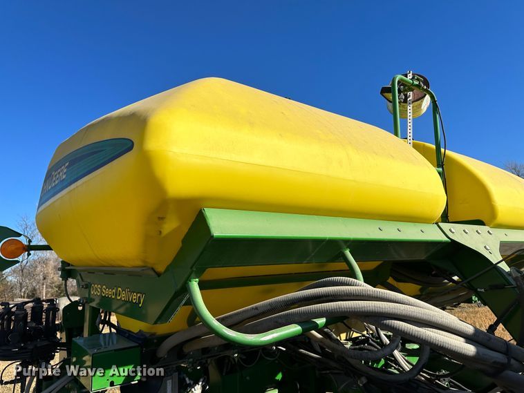 image for item DH1768 2013 John Deere 1770NT  no-till planter
