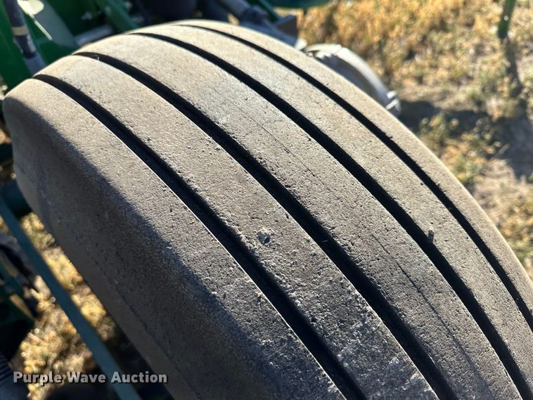 image for item DH1768 2013 John Deere 1770NT  no-till planter