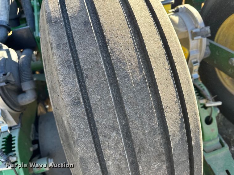 image for item DH1768 2013 John Deere 1770NT  no-till planter