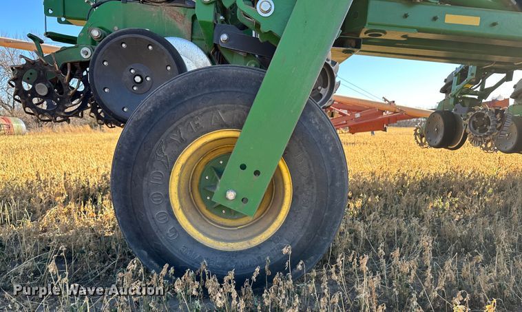 image for item DH1768 2013 John Deere 1770NT  no-till planter