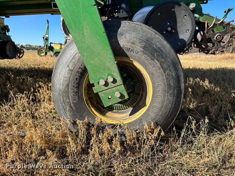 image for item DH1768 2013 John Deere 1770NT  no-till planter