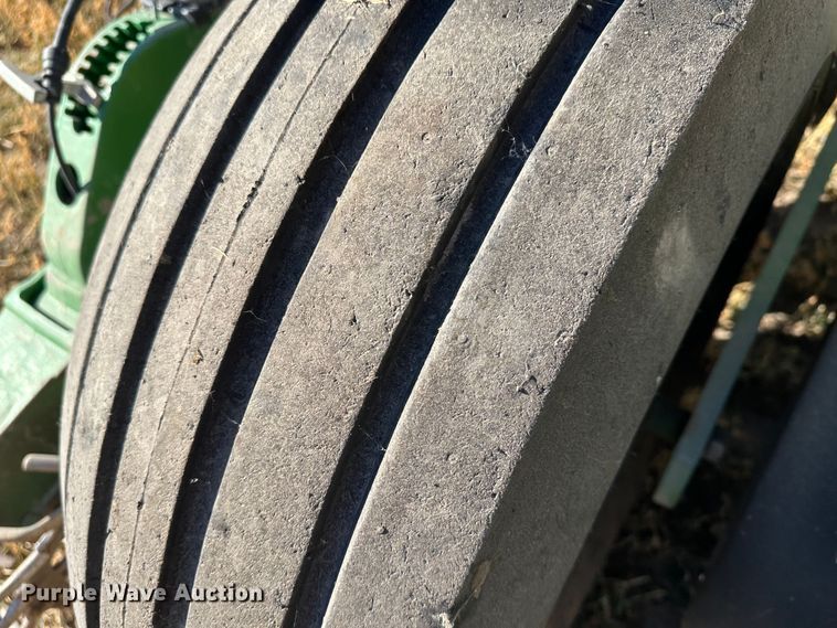 image for item DH1768 2013 John Deere 1770NT  no-till planter