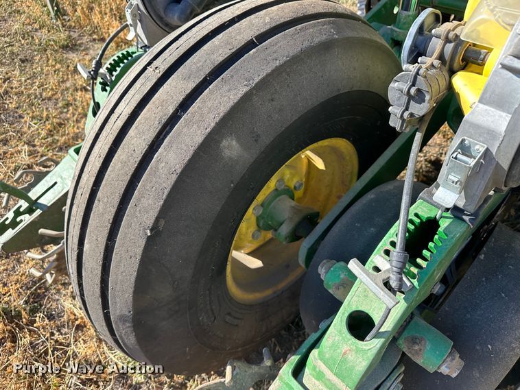 image for item DH1768 2013 John Deere 1770NT  no-till planter