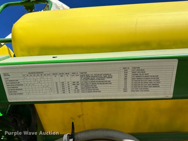 image for item DH1768 2013 John Deere 1770NT  no-till planter