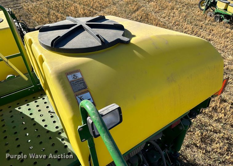 image for item DH1768 2013 John Deere 1770NT  no-till planter