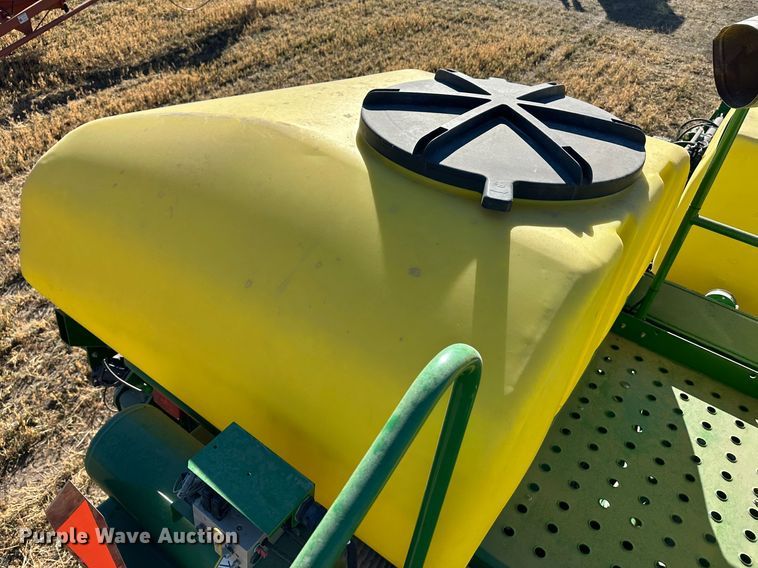 image for item DH1768 2013 John Deere 1770NT  no-till planter