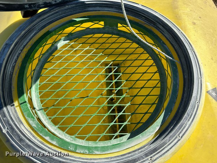 image for item DH1768 2013 John Deere 1770NT  no-till planter