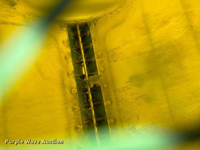 image for item DH1768 2013 John Deere 1770NT  no-till planter