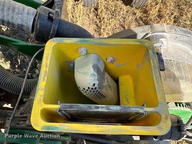 image for item DH1768 2013 John Deere 1770NT  no-till planter