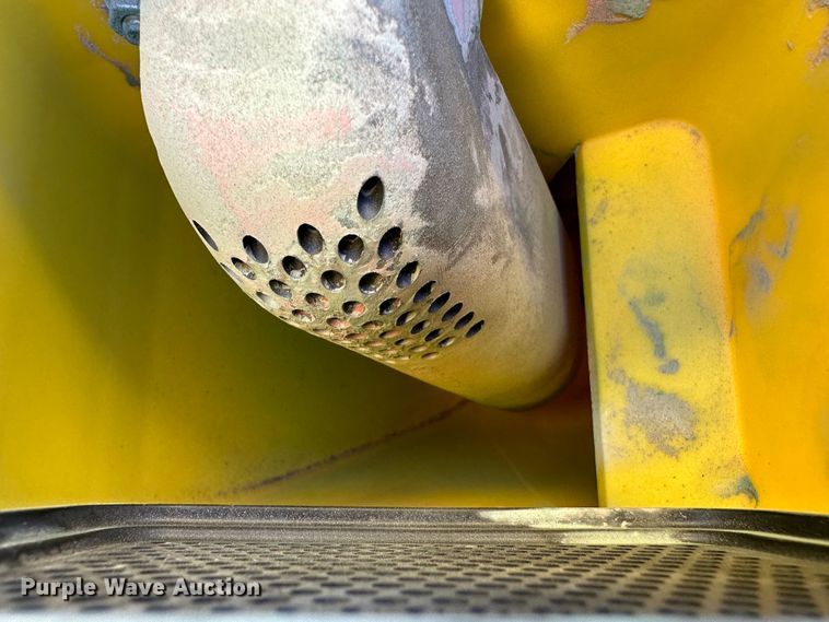 image for item DH1768 2013 John Deere 1770NT  no-till planter