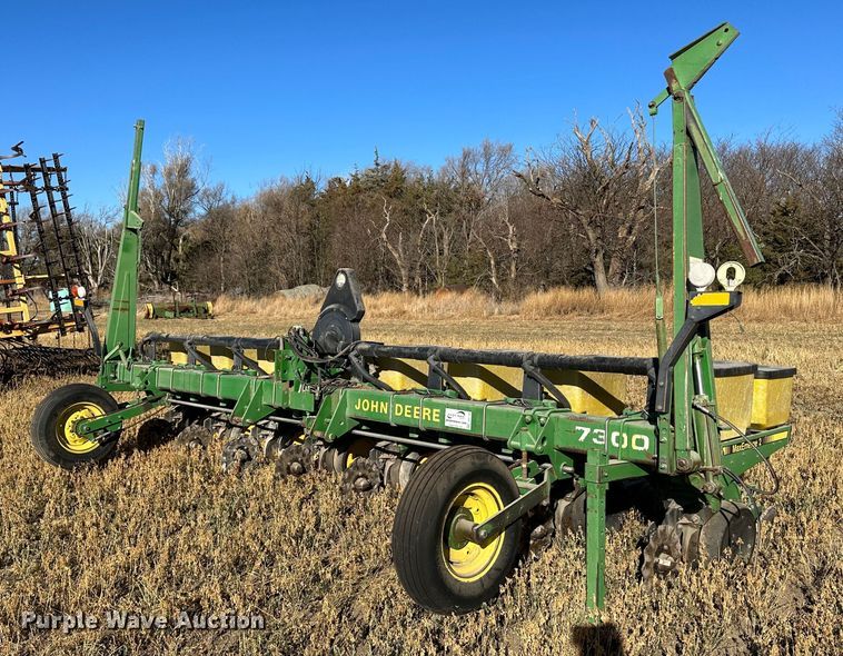 image for item DH1769 John Deere 7300  no-till planter