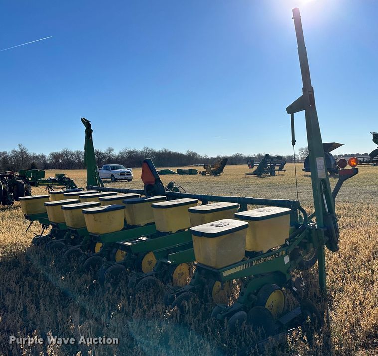 image for item DH1769 John Deere 7300  no-till planter
