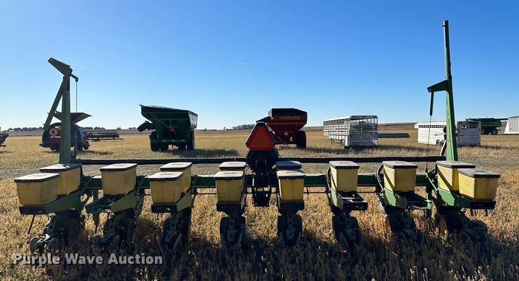 image for item DH1769 John Deere 7300  no-till planter