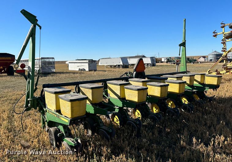 image for item DH1769 John Deere 7300  no-till planter