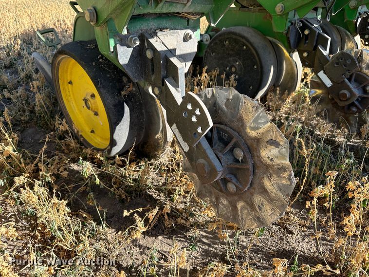 image for item DH1769 John Deere 7300  no-till planter