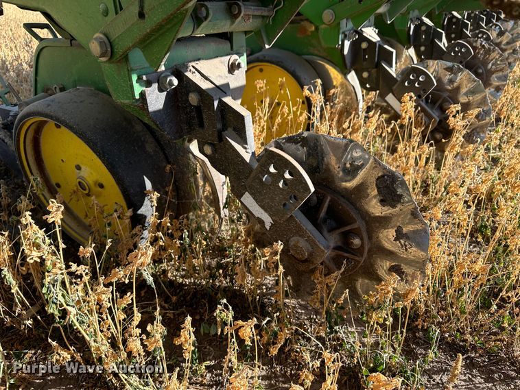 image for item DH1769 John Deere 7300  no-till planter