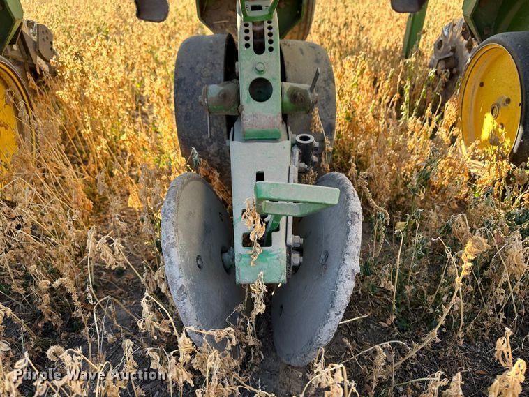 image for item DH1769 John Deere 7300  no-till planter