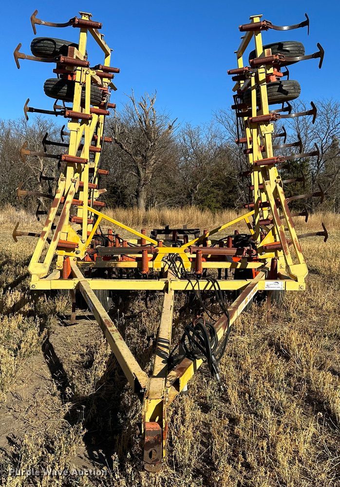 image for item DH1770 Kent 6330  field cultivator