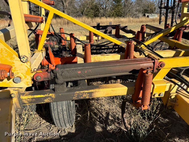 image for item DH1770 Kent 6330  field cultivator