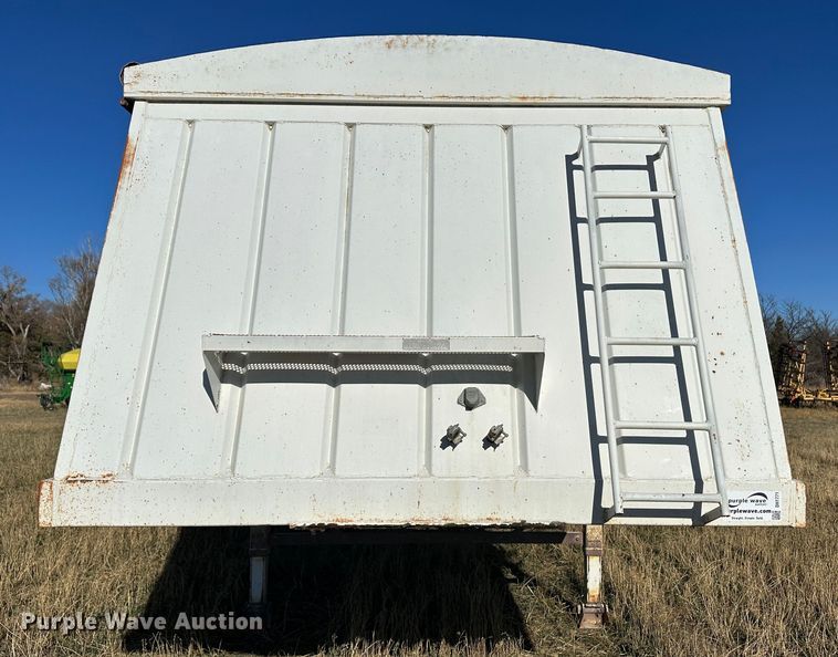 image for item DH1771 1997 DMF GT-2-30  grain trailer