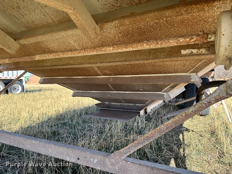 image for item DH1771 1997 DMF GT-2-30  grain trailer