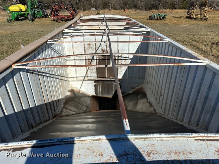 image for item DH1771 1997 DMF GT-2-30  grain trailer