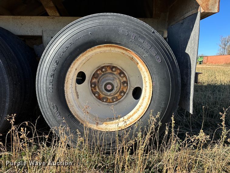 image for item DH1771 1997 DMF GT-2-30  grain trailer