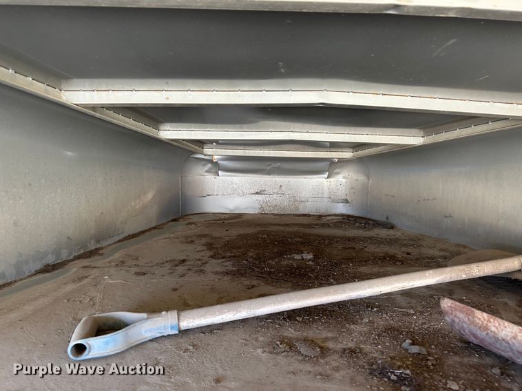 image for item DH1774 2004 Travalong Liberty  livestock trailer