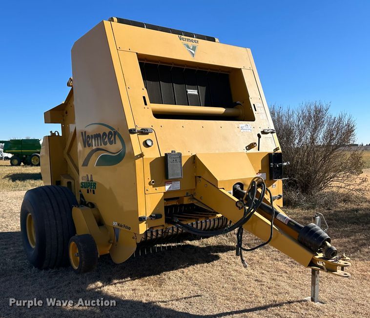 image for item DH1775 2010 Vermeer 605 Super M  round baler