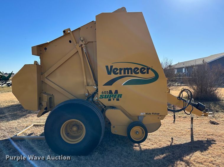 image for item DH1775 2010 Vermeer 605 Super M  round baler