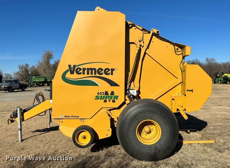 image for item DH1775 2010 Vermeer 605 Super M  round baler