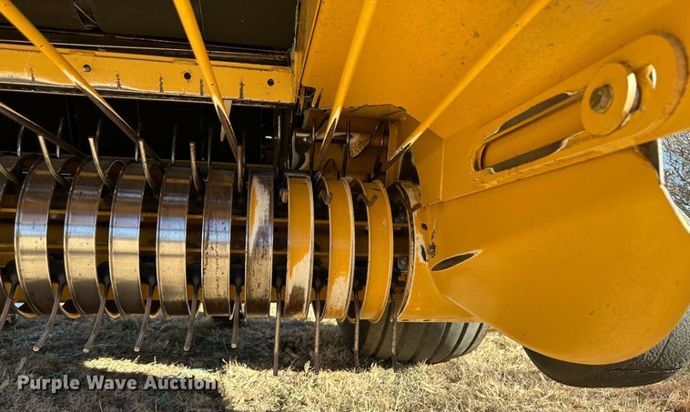 image for item DH1775 2010 Vermeer 605 Super M  round baler