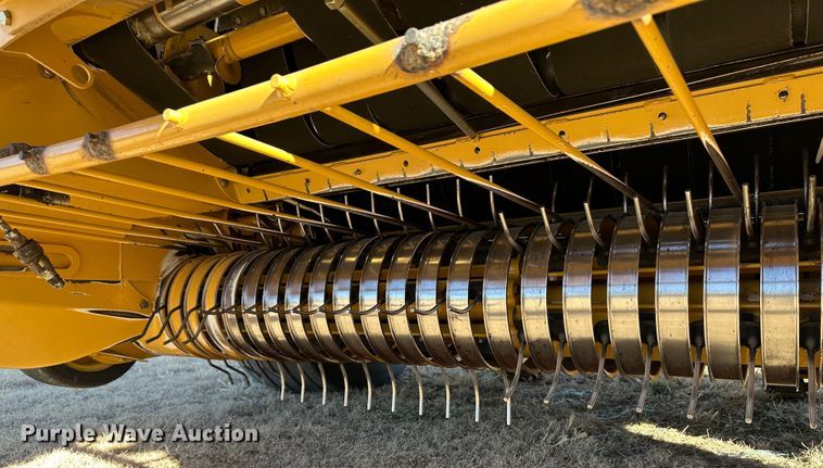 image for item DH1775 2010 Vermeer 605 Super M  round baler