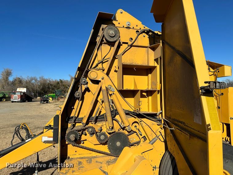 image for item DH1775 2010 Vermeer 605 Super M  round baler